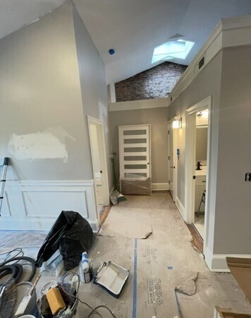 Building Photo - 821 E Broadway