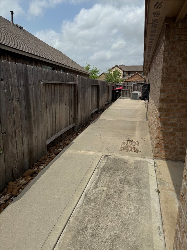 Building Photo - 4606 Terrazza Verde Dr