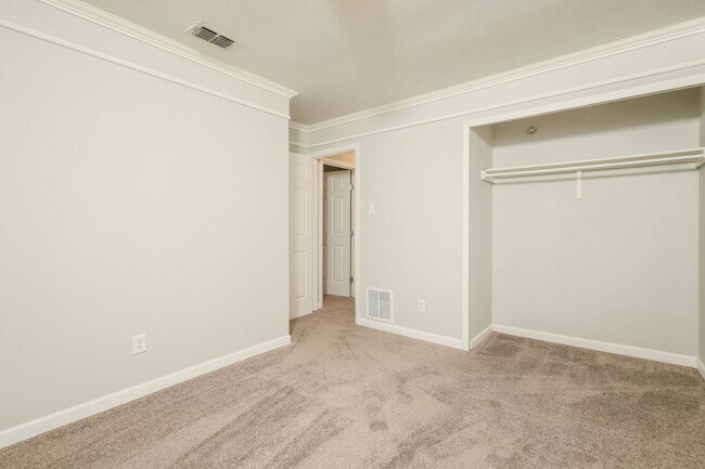 Building Photo - 2730 Bear Springs Dr
