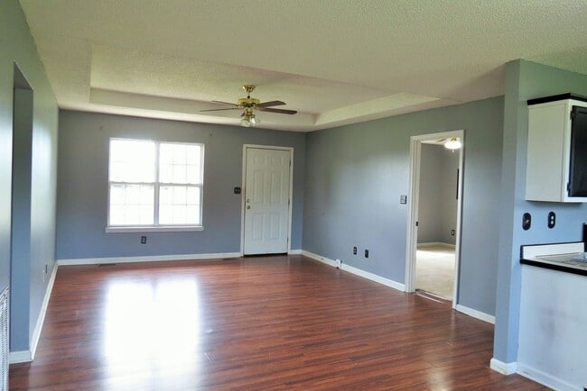 Building Photo - 200 Rusty Dr