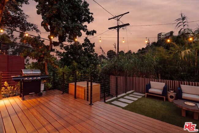 Building Photo - 8550 Ridpath Dr