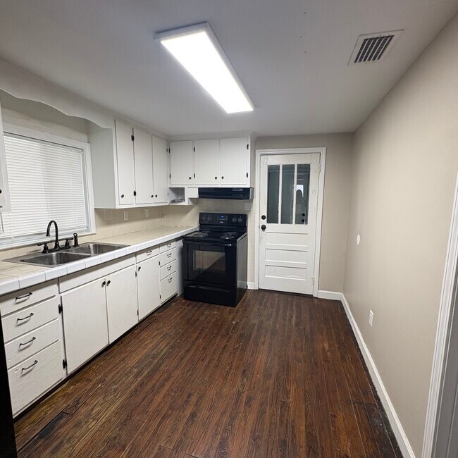 Building Photo - 4202 Whitlock St