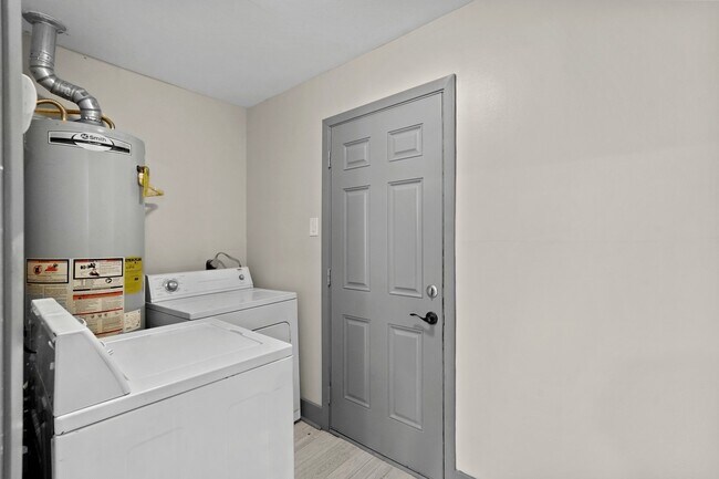 Building Photo - 5522 Braesvalley Dr