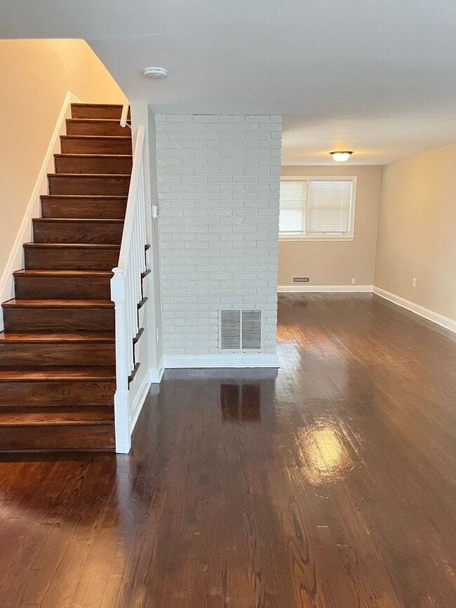 Building Photo - Beautiful 3 Bedroom 1 Bathroom East Baltim...