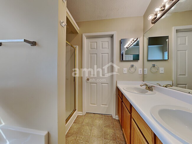 Building Photo - 1821 Chardin Way