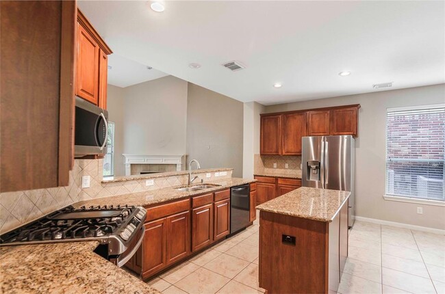 Building Photo - 6 Colewood Ct