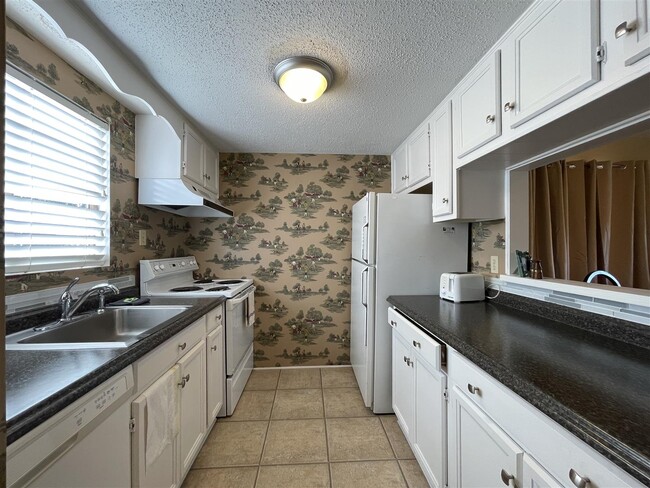 Building Photo - 1175 St Andrews Dr