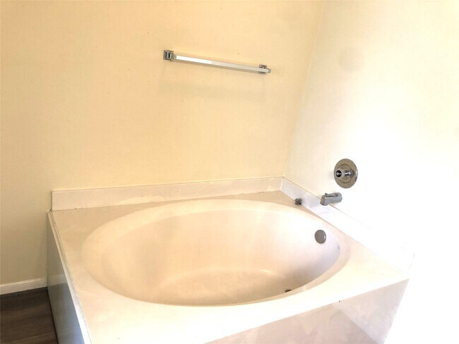 Building Photo - 4819 Sunshine Dr