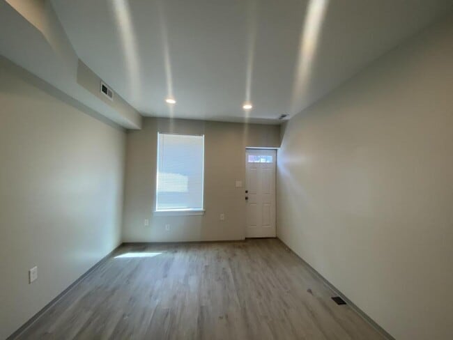 Building Photo - 3436 Leverton Ave