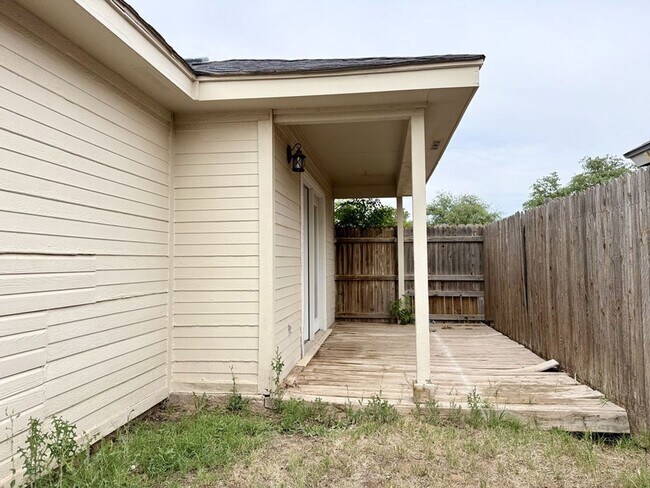 Building Photo - Rental