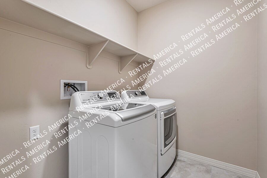 Building Photo - 8680 N Rome Ct