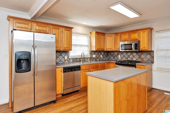 Building Photo - 1327 3rd Ave SW