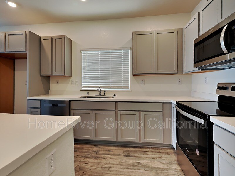 Building Photo - 8829 Cohasset Wy