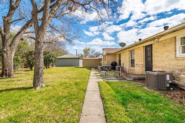 Building Photo - 1747 Mariposa Dr