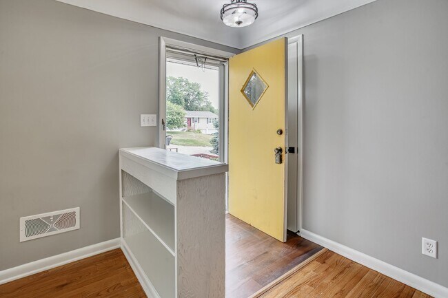 Building Photo - 7071 Izard St