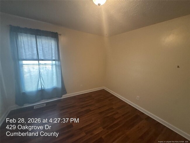 Building Photo - 429 Oakgrove Dr