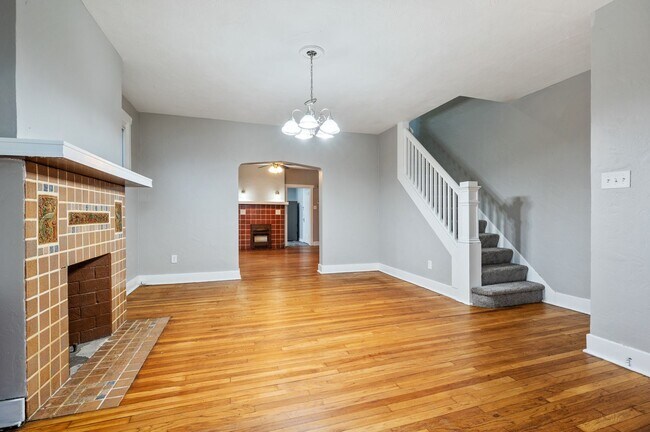 Building Photo - 101-103 E Agnew Avenue