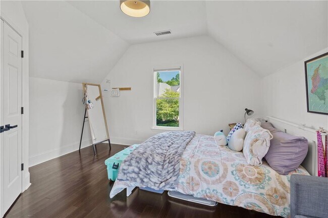 Building Photo - 455 Majestic Cove