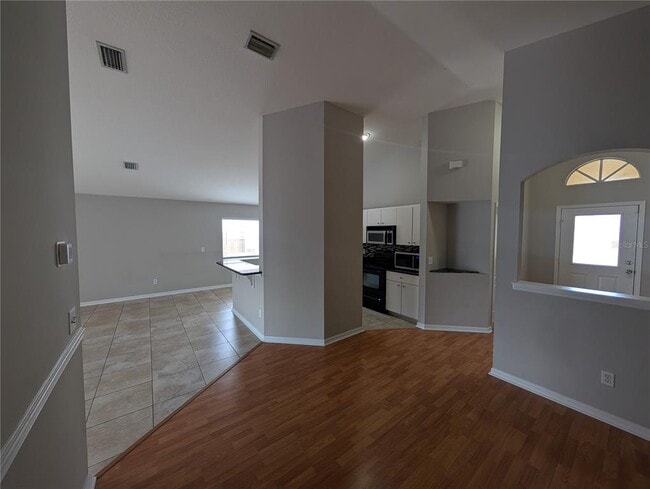 Building Photo - 913 Stallion Way