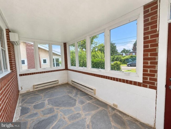 Building Photo - 6797 Lawnton St