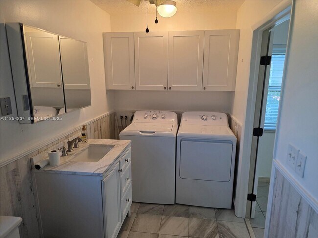 Building Photo - 4321 Kirby Loop Rd