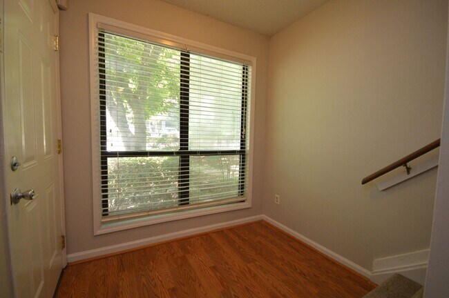 Building Photo - 616 Applecross Dr