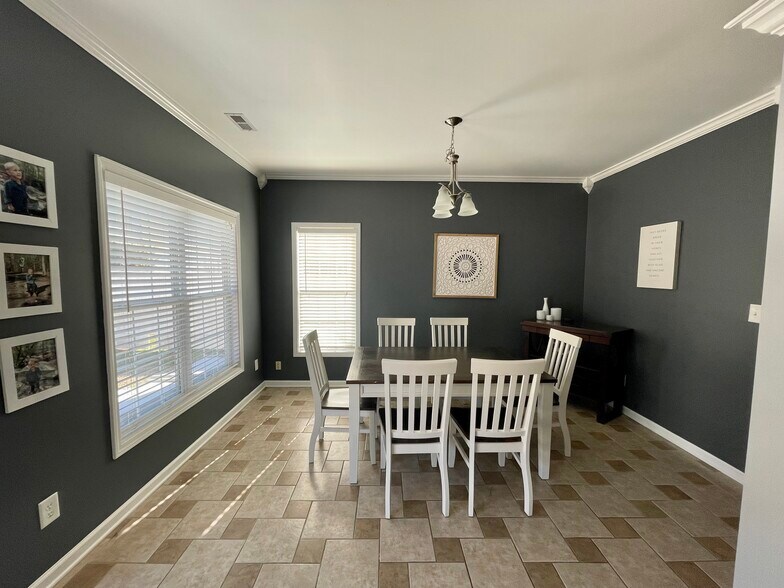 Building Photo - 8174 Rolling Glenn Dr