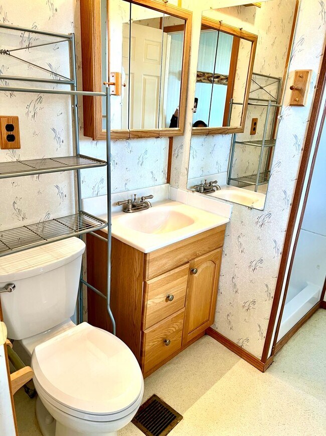 Building Photo - Pet Friendly 2 Bed 2 Bath Single Family Home With Garage, Private Deck and Big Yard!
