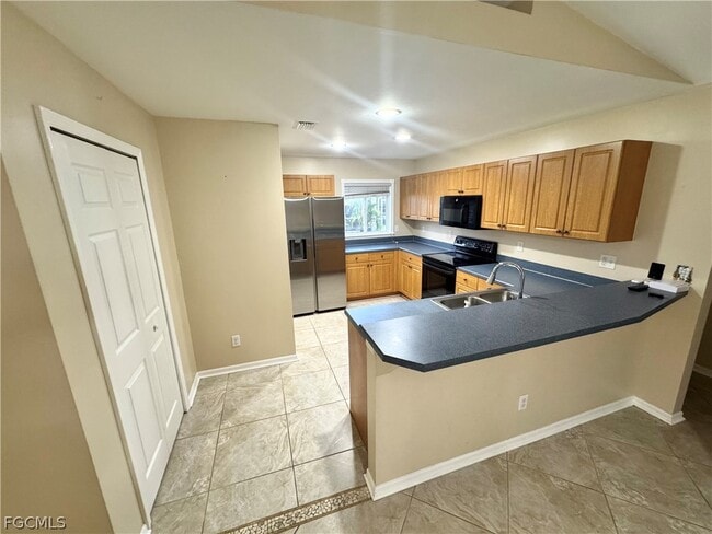 Building Photo - 4409 SW 15th Ave