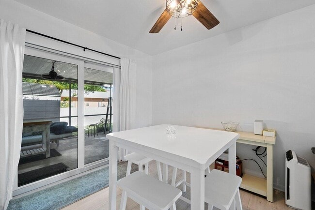 Building Photo - 2856 NE 5th Ave