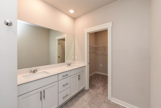 Building Photo - **2022-BUILT TOWNHOME WITH FABULOUS COMMUNITY AMENITIES**
