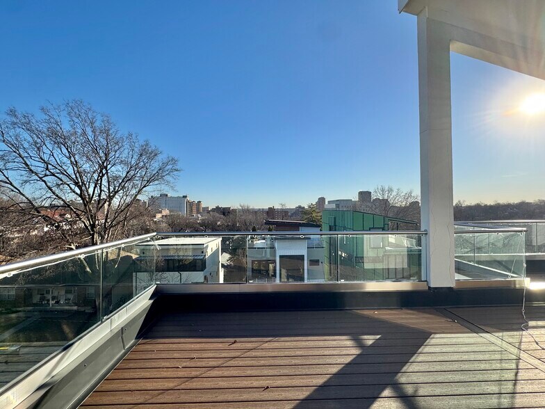 Building Photo - 4732 Mercier St