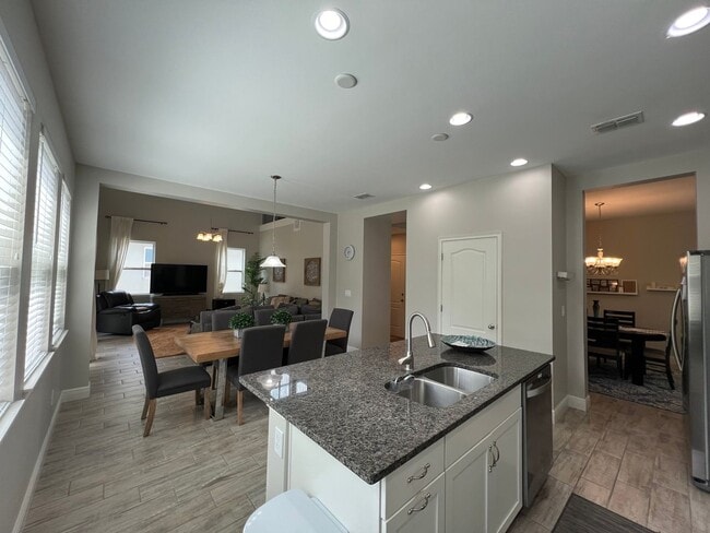 Building Photo - Perfect Home waiting for you! FULLY FURNIS...
