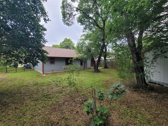 Building Photo - 501 Mountain Laurel Dr