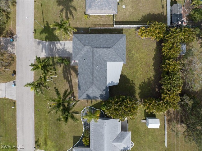 Building Photo - 709 SE 10th Pl