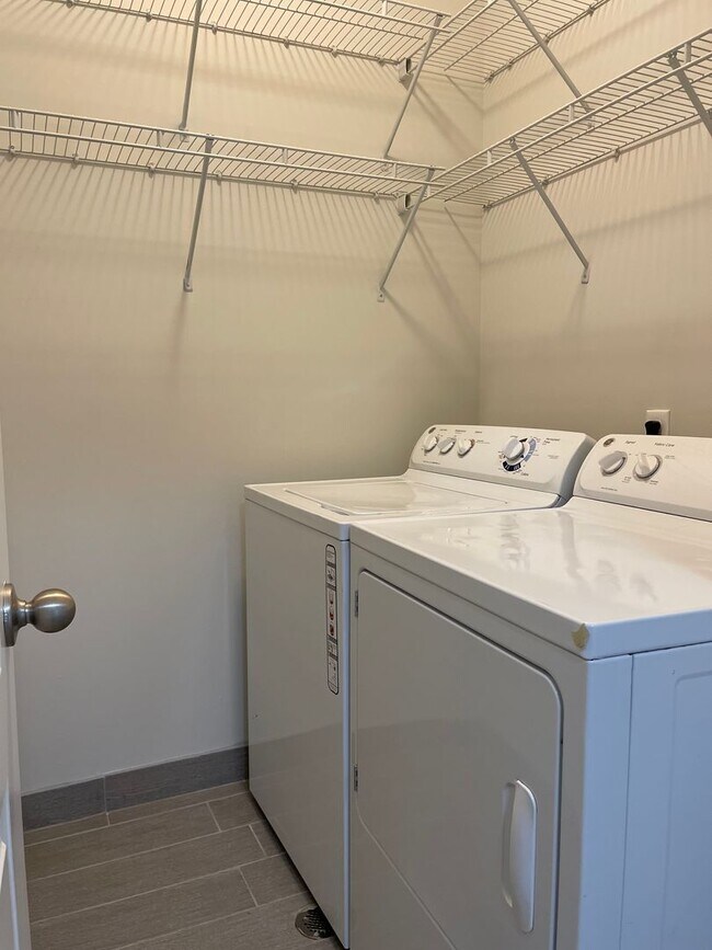 Building Photo - Shelby Township, 1st Floor  2-Bedroom, 2- Baths, Private Patio with att. Garage