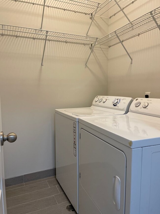 Building Photo - Shelby Township, 2-Bedroom, 2- Baths, Private Balcony with att. Garage