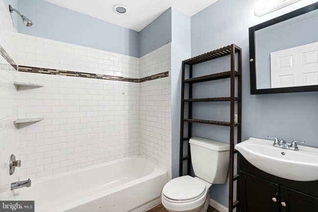 Building Photo - 2035 Watkins St