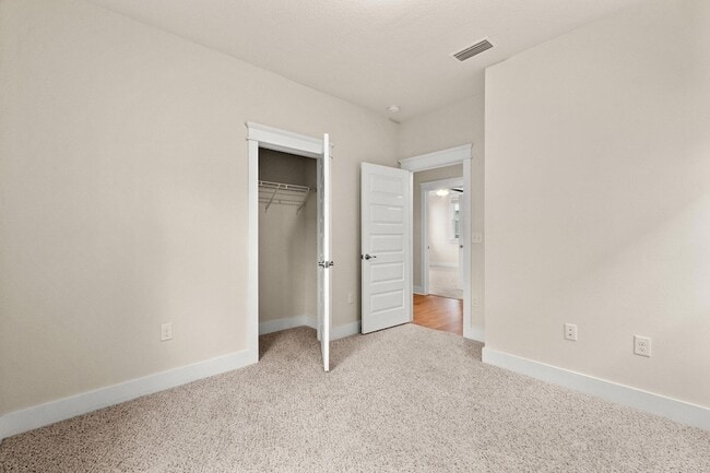 Building Photo - 99 Grande Pointe Cir