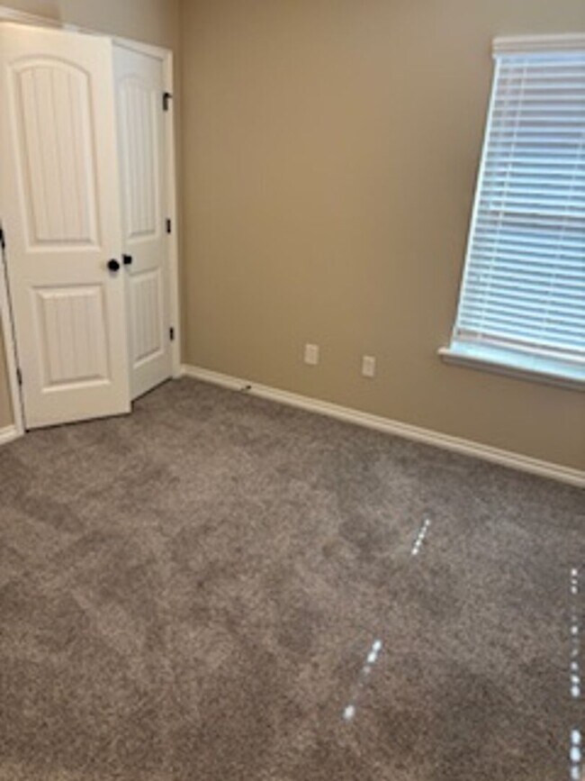 Building Photo - 427 Dalton Ln