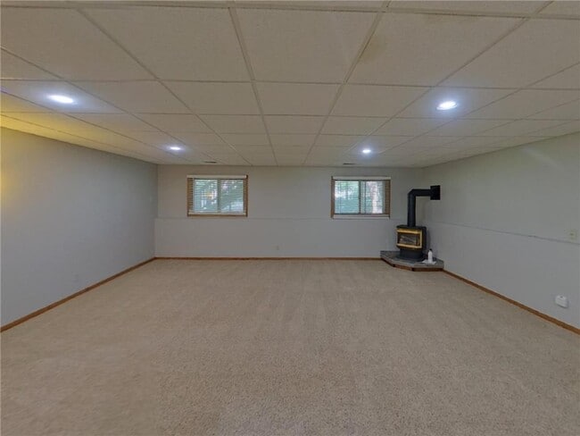 Building Photo - 2110 Helmo Ave N