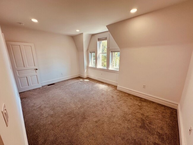 Building Photo - 138 S Beaver St