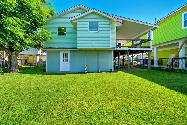 Building Photo - 439 Pompano St