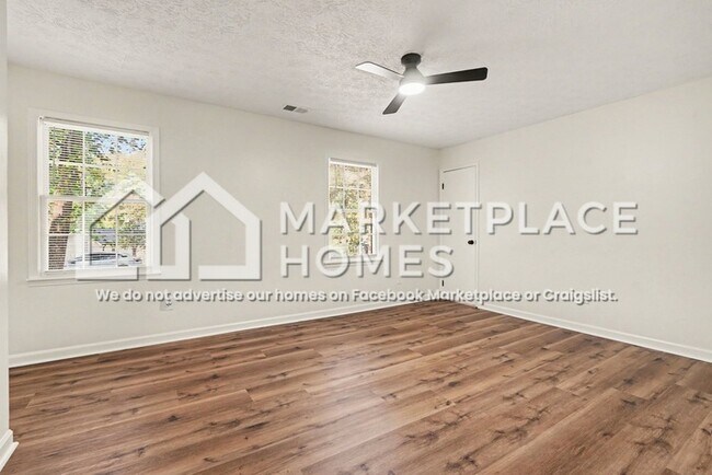 Building Photo - 681 Roxboro Trace SW