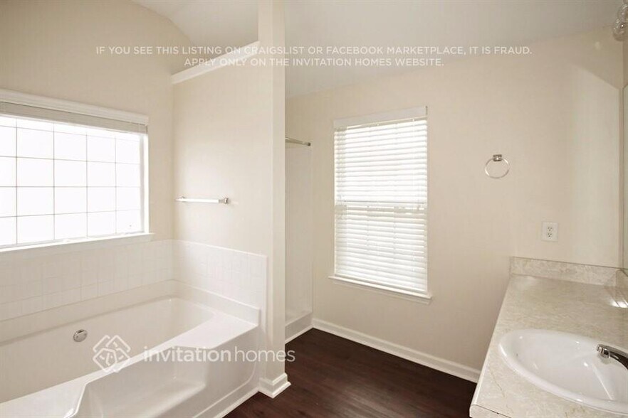 Building Photo - 5904 Bluegrass View
