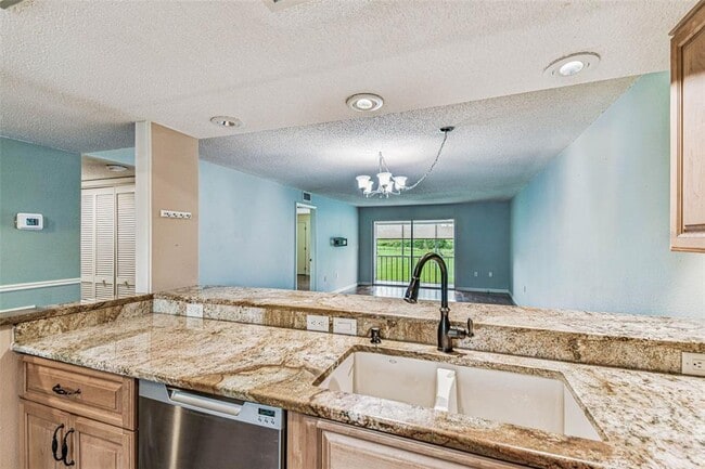 Building Photo - 204 Mary Dr