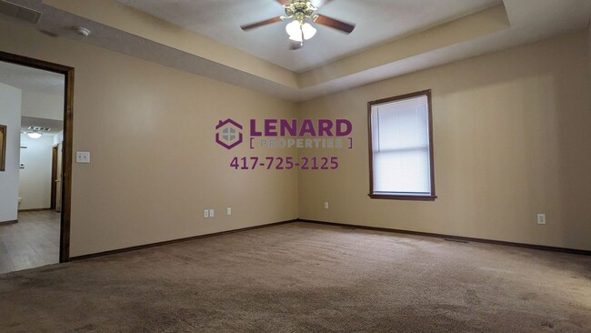 Building Photo - Spacious 3 Bedroom Home!