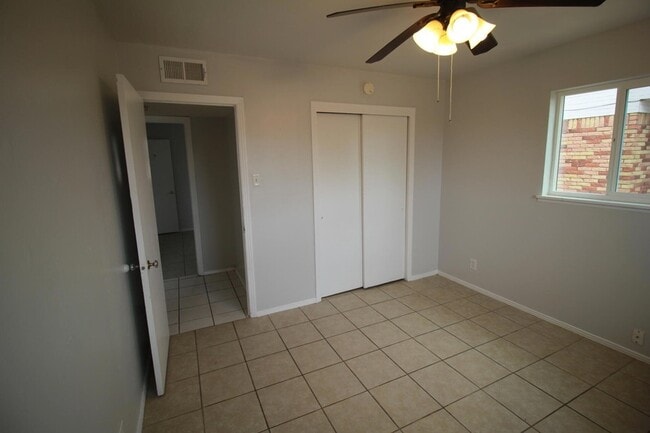 Building Photo - 5725 Waycross Ave