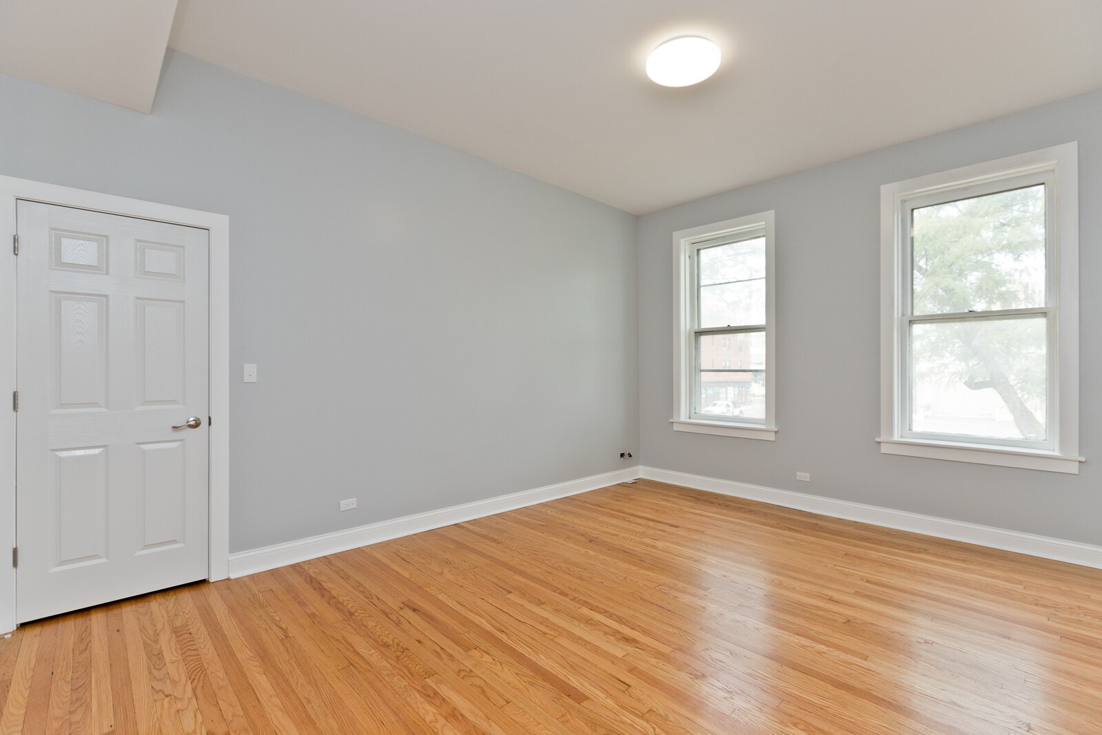 Building Photo - 3324 W Diversey Ave