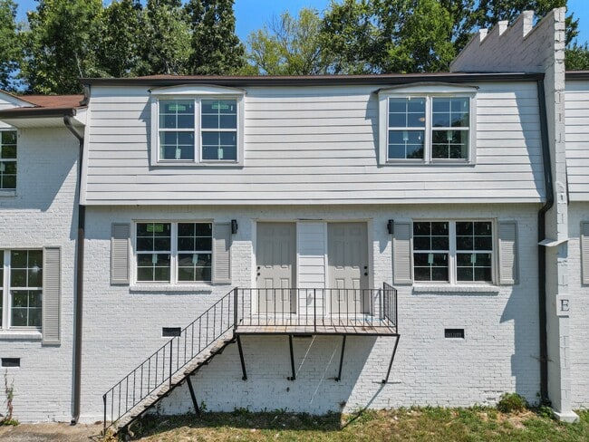 Building Photo - 400 Gallery Ln